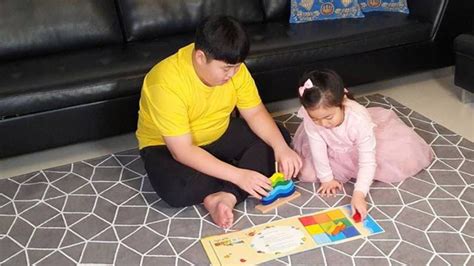G­ü­n­e­y­ ­K­o­r­e­l­i­ ­ç­o­c­u­k­ ­y­a­t­ı­r­ı­m­c­ı­d­a­n­ ­r­e­k­o­r­ ­g­e­l­i­r­